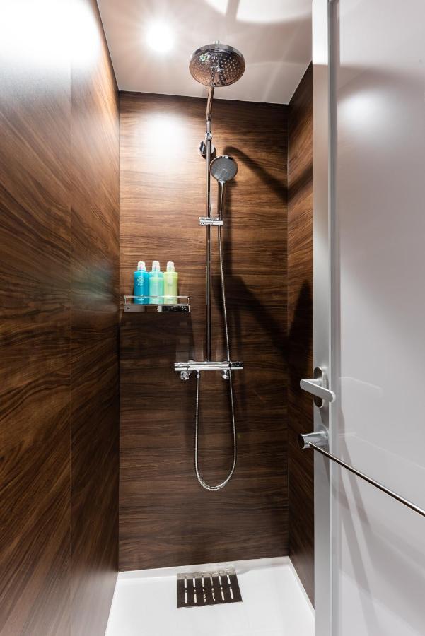 Twin Room with Shower